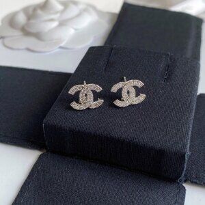 ✨✨Chanel small earrings✨✨